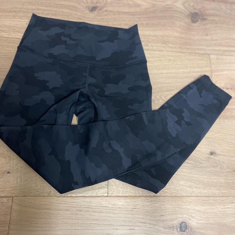 Lululemon leggings size 6. Great condition